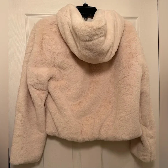 INDUSTRY Cream Faux Fur Women’s Hooded Jacket Size Medium - Picture 2 of 5